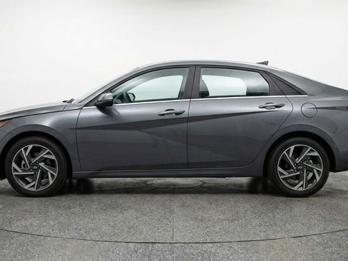 Used 2025 Hyundai Elantra SEL image 5