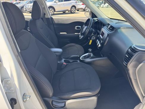 Used 2016 Kia Soul FWD image 12