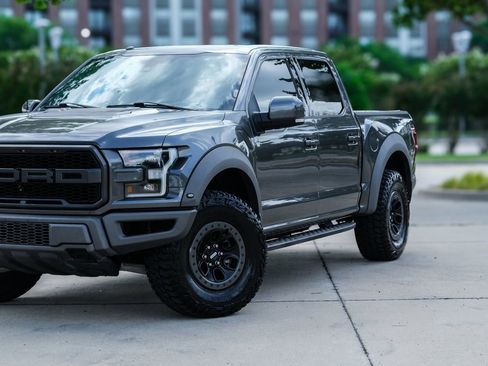Used 2017 Ford F150 Raptor w/ Equipment Group 802A Luxury AWD/4WD image 9