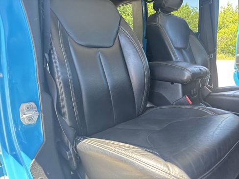 Used 2017 Jeep Wrangler Unlimited Sahara w/ Quick Order Package 24E Chief AWD/4WD image 26