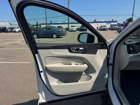 Used 2024 Volvo XC60 B5 Core w/ Protection Package Premier AWD/4WD image 17