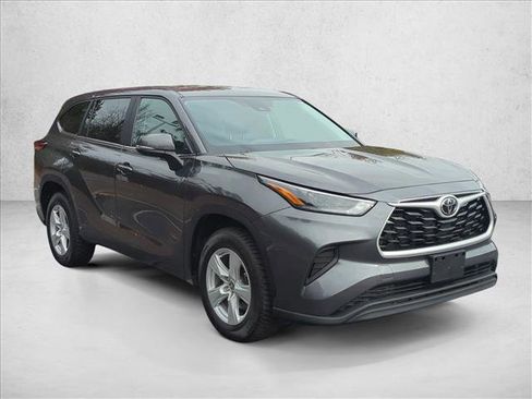 Used 2023 Toyota Highlander L image 3