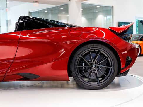 Used 2027 McLaren 750S Spider RWD image 8