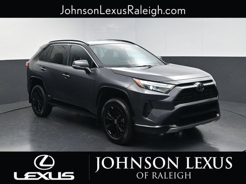 Used 2025 Toyota RAV4 SE AWD/4WD image 3