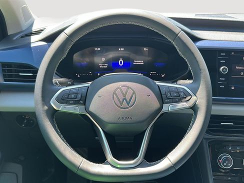 Used 2023 Volkswagen Taos SE w/ Panoramic Sunroof Package FWD image 27