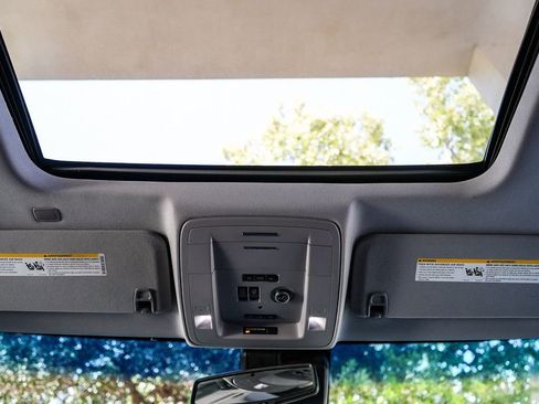 Used 2018 Chevrolet Tahoe Premier AWD/4WD image 16