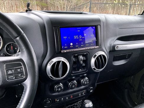 Used 2015 Jeep Wrangler Unlimited Sahara w/ Dual Top Group AWD/4WD image 7