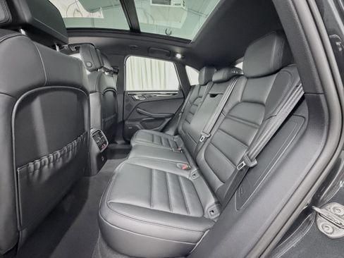 Certified 2026 Porsche Macan AWD/4WD image 20