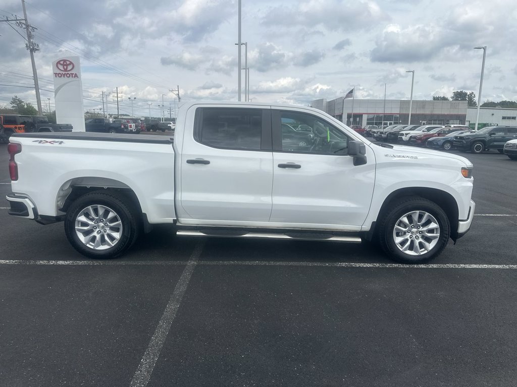 Used 2020 Chevrolet Silverado 1500 Custom w/ Custom Value Package AWD/4WD image 9