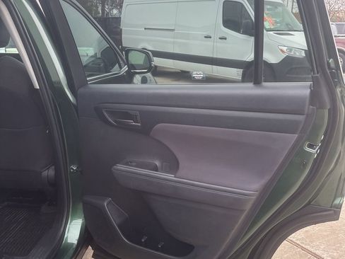 Used 2023 Toyota Highlander LE image 17