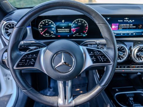 Used 2025 Mercedes-Benz CLA 250 image 5