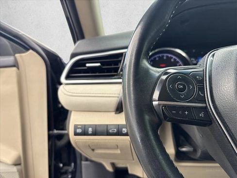 Used 2018 Toyota Camry XLE FWD image 18
