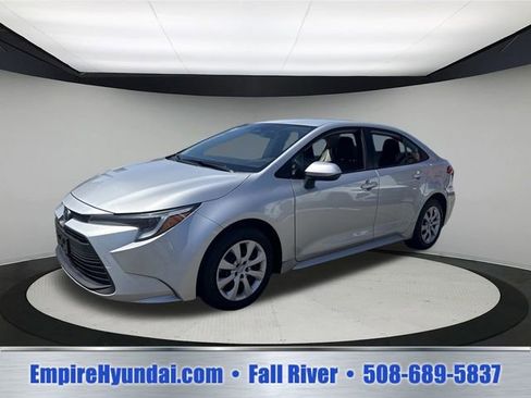 Used 2024 Toyota Corolla LE FWD image 1