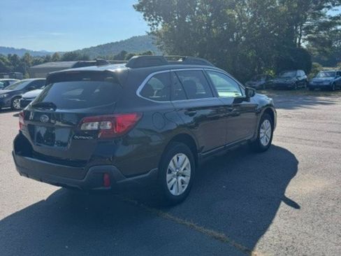 Used 2018 Subaru Outback 2.5i Premium AWD/4WD image 3