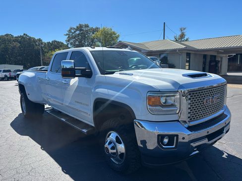 Used 2019 GMC Sierra 3500 Denali w/ Duramax Plus Package image 3