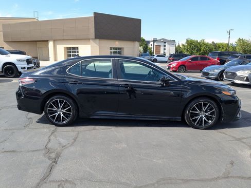 Used 2024 Toyota Camry SE FWD image 2