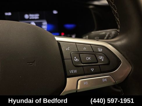 Used 2022 Volkswagen Taos SE w/ Panoramic Sunroof Package FWD image 17