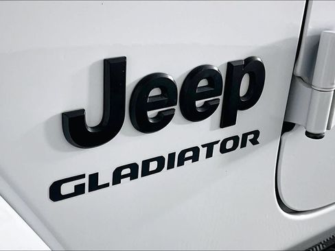 Used 2022 Jeep Gladiator Overland AWD/4WD image 29