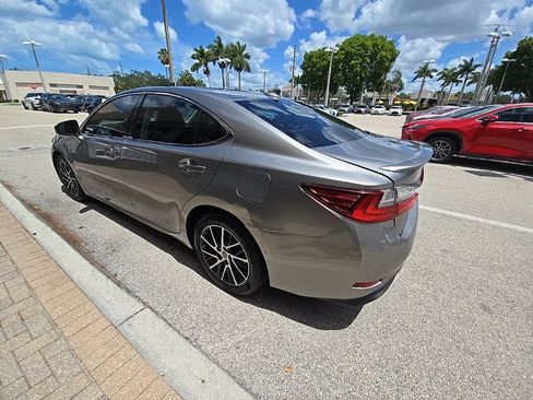 Used 2016 Lexus ES 350 w/ Luxury Package w/Wood Trim FWD image 8