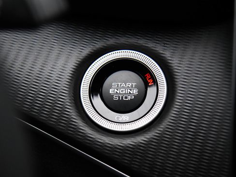 Used 2023 Jeep Grand Cherokee L Laredo image 28