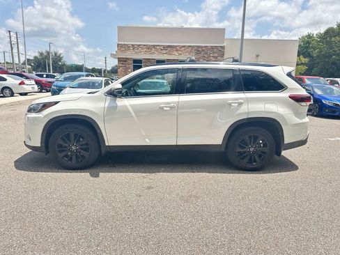 Used 2019 Toyota Highlander SE AWD/4WD image 3