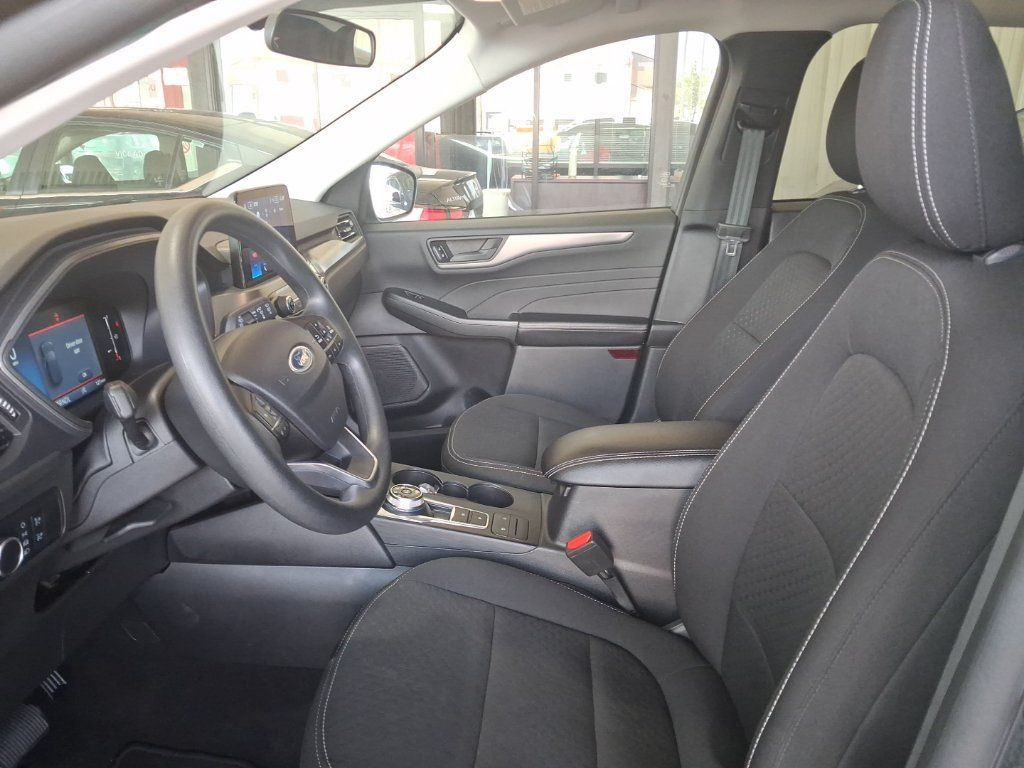 Used 2025 Ford Escape Active AWD/4WD image 4