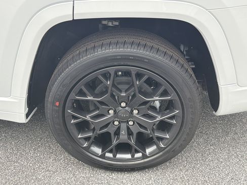 New 2026 Jeep Grand Cherokee L Summit AWD/4WD image 24