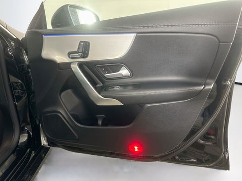 Used 2025 Mercedes-Benz CLA 250 image 31