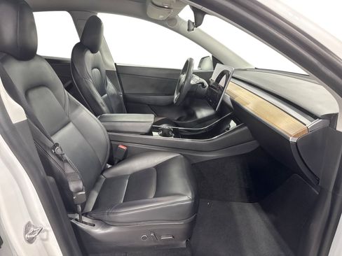 Certified 2021 Tesla Model Y Long Range AWD/4WD image 13