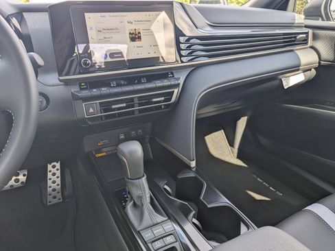 Used 2025 Toyota Camry SE image 24