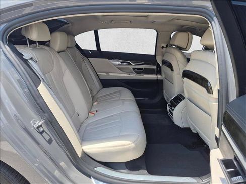 Used 2022 BMW 740i RWD image 20