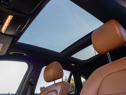 Used 2020 Mercedes-Benz GLC 300 image 31