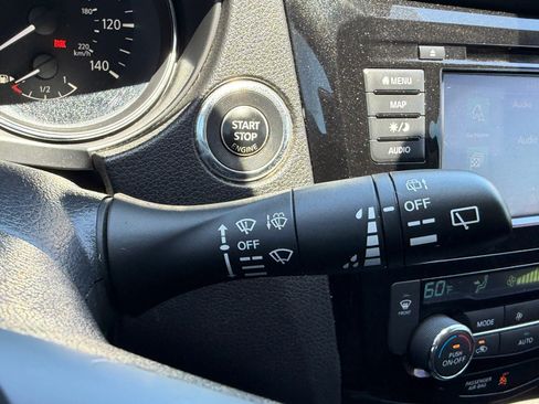 Used 2020 Nissan Rogue SV w/ Sun & Sound Touring Package FWD image 21