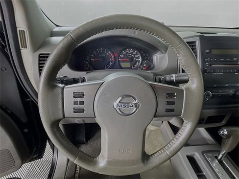 Used 2011 Nissan Frontier SV w/ SV Premium Utility Pkg image 12