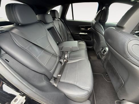 Used 2024 Mercedes-Benz GLC 300 4MATIC image 18