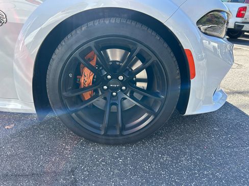 Used 2022 Dodge Charger SRT Hellcat w/ Harman/Kardon Audio Group image 18