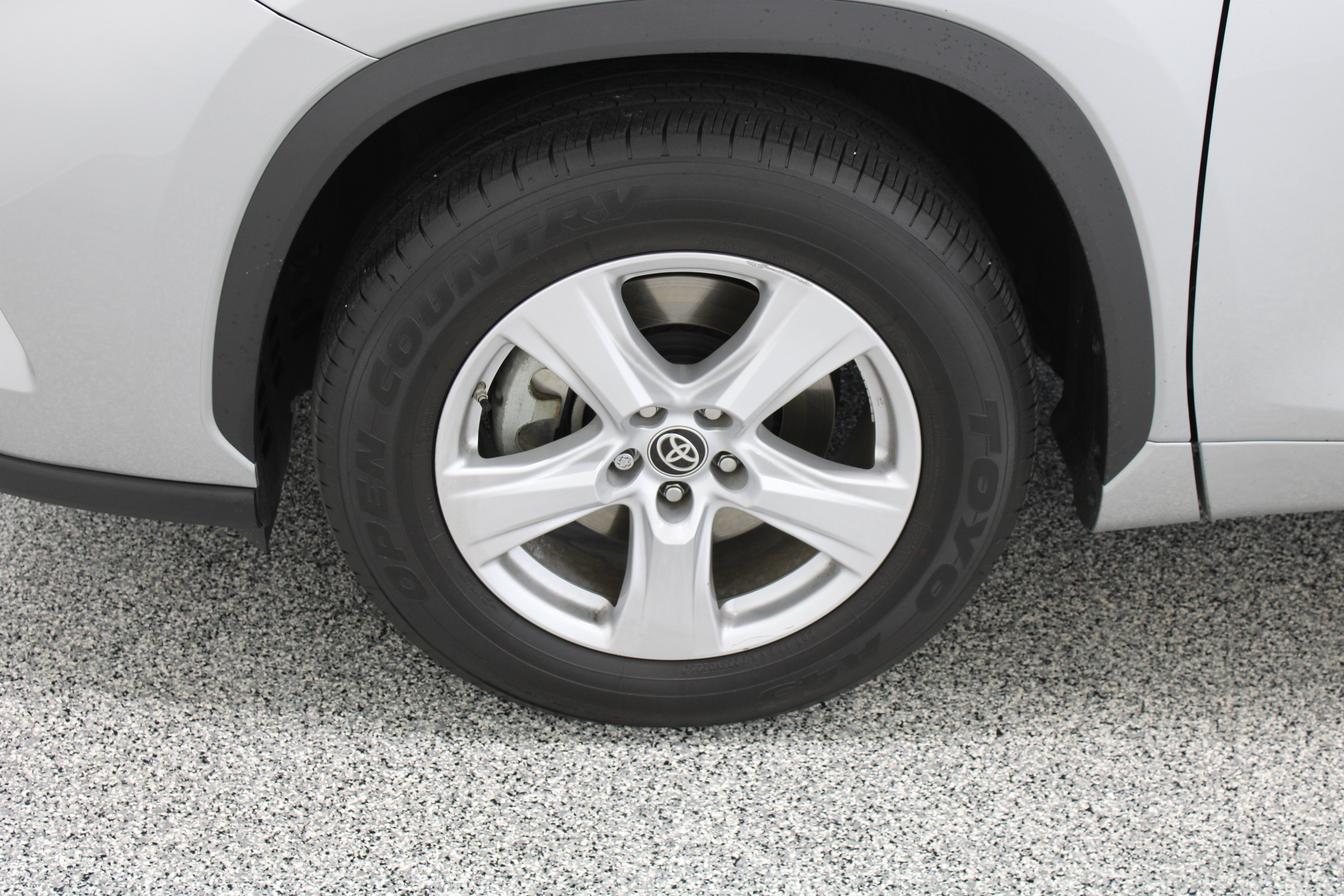 Used 2025 Toyota Highlander LE FWD image 11