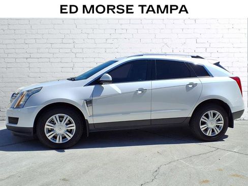 Used 2016 Cadillac SRX Luxury image 2