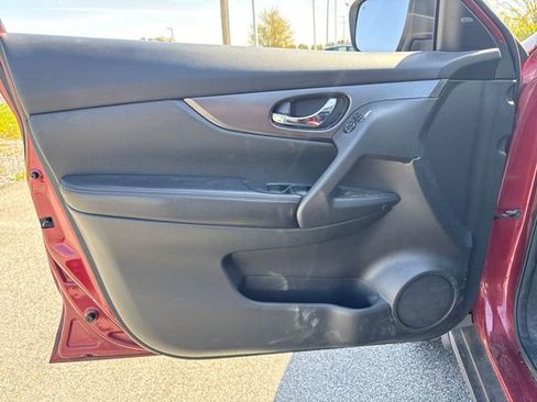 Used 2016 Nissan Rogue SV w/ SV Premium Package AWD/4WD image 21