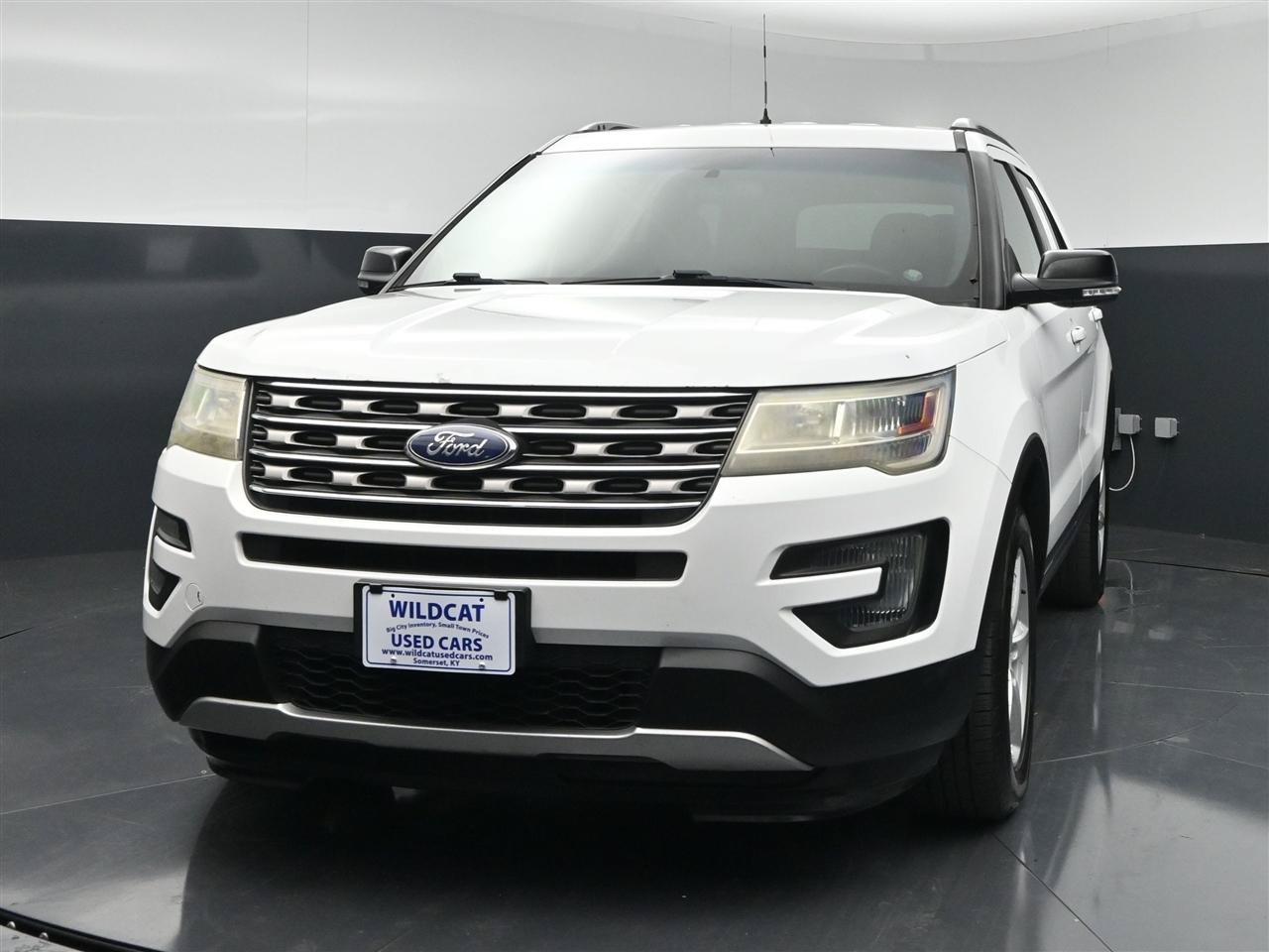 Used 2016 Ford Explorer XLT AWD/4WD image 2