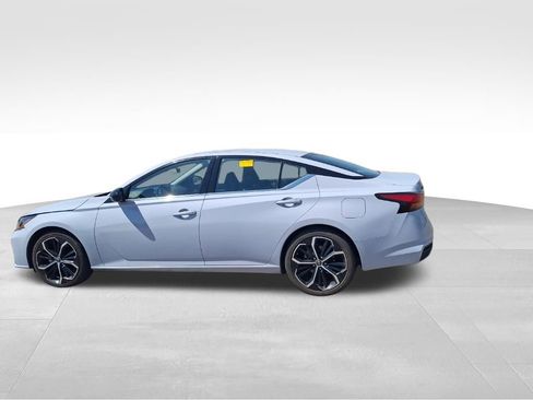 Used 2024 Nissan Altima 2.5 SR image 12