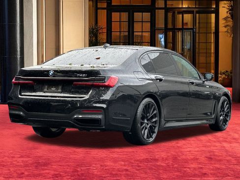 Used 2022 BMW 740i w/ M Sport Package image 10