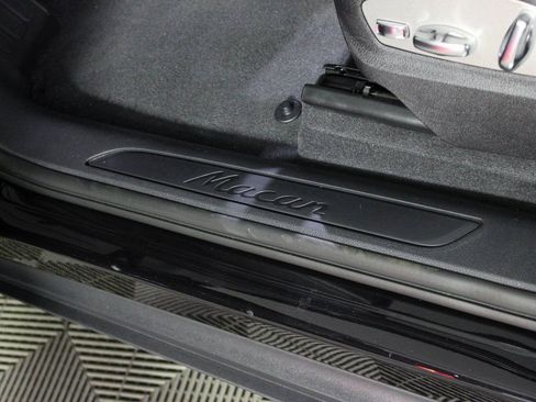 Certified 2026 Porsche Macan AWD/4WD image 17