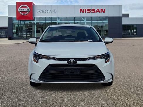 Used 2024 Toyota Corolla LE FWD image 2