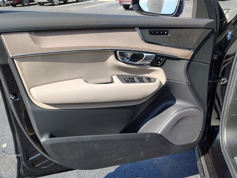 New 2026 Volvo XC90 B6 Core image 7