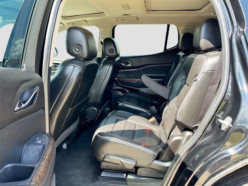 Used 2022 GMC Acadia Denali w/ Denali Ultimate Package image 25