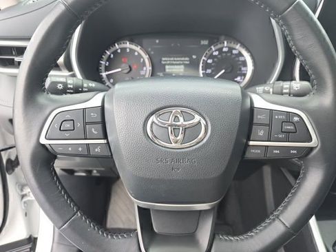 Certified 2024 Toyota Highlander XLE image 29