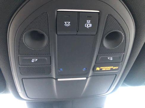 Used 2023 Genesis G70 2.0T image 24