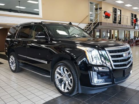 Used 2016 Cadillac Escalade Luxury AWD/4WD image 22