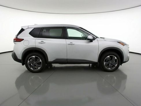Used 2025 Nissan Rogue SV image 11